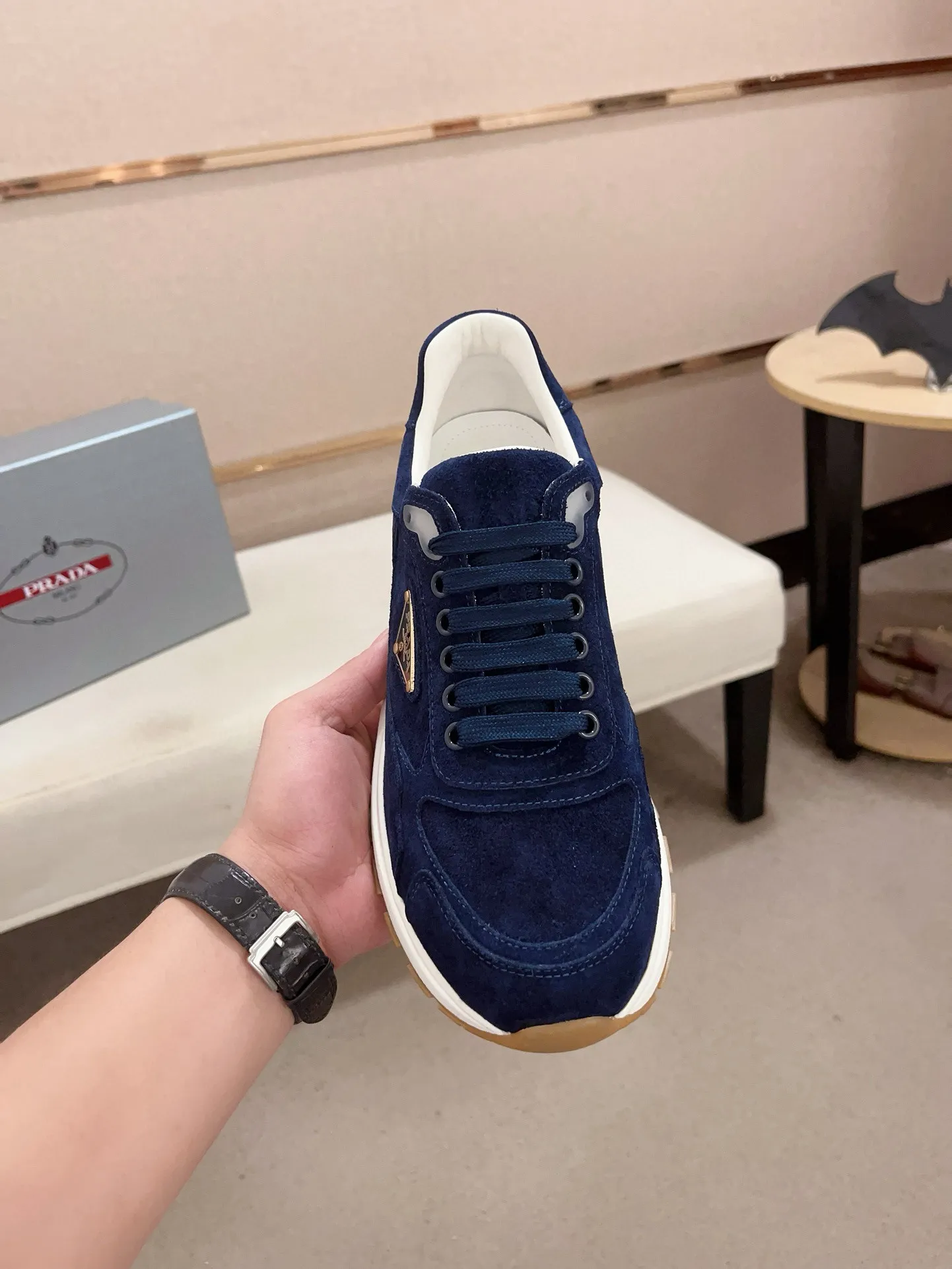 Men's shoes 💰 580💰 ✔️✔️✔️High-quality new PRADA counters are launched simultaneously. The new men's shoes and 😘 fabrics are made of selected first-layer cowhide with superb craftsmanship. Lining: Full cowhide lining. 👍🏿 High-end ☄️ air-cushion molded anti-slip rubber outsole, exquisite lines, simple and elegant, comfortable and high-end for leisure travel. Code number: 38 to 45 (can be customized to 46 to 47, non-refundable)